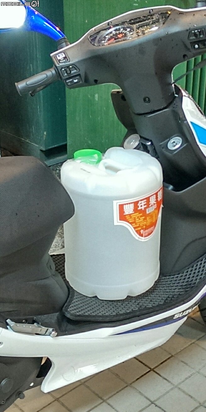 請推薦腳踏板空間大 方便載物的125機車 Mobile01