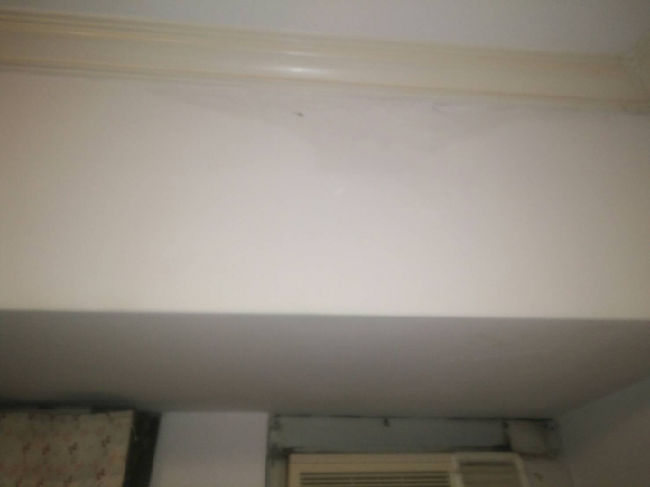 房子外牆梁柱疑似滲水