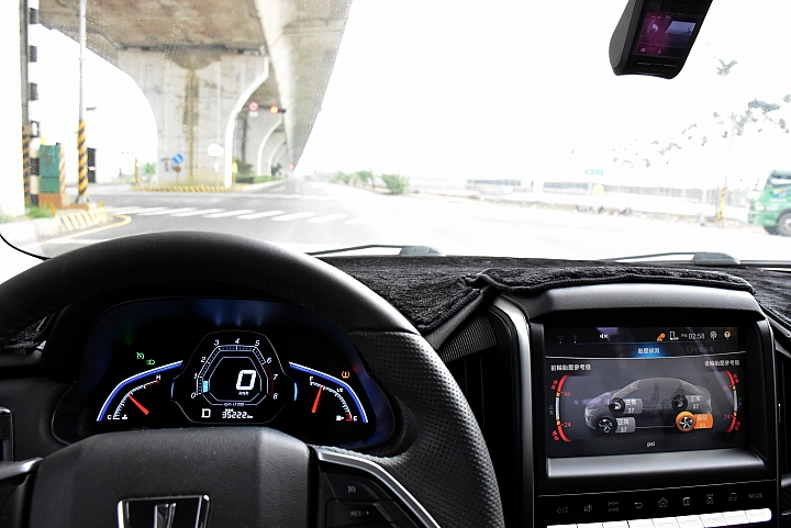 Luxgen S3高速公路行駛中顯示胎壓異常