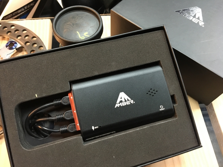 [開箱] 銨鉑机店 AMBER AD1080 前後雙鏡頭行車紀錄器