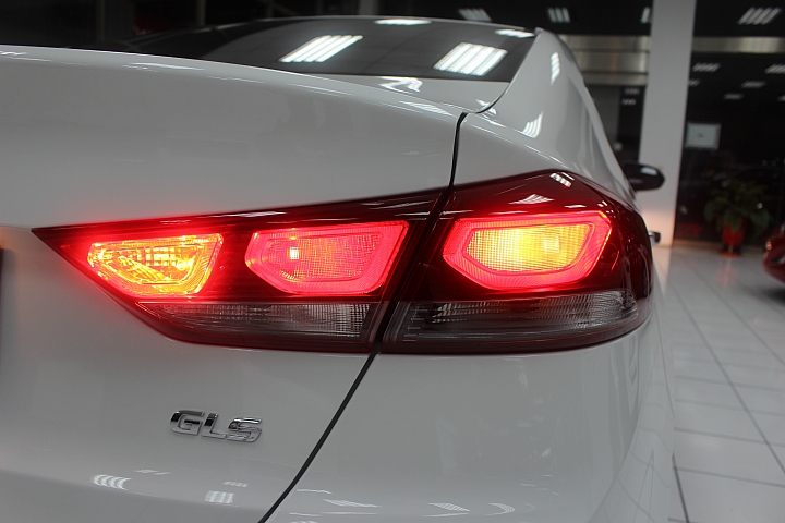 (599)Super Elantra 展間輕鬆分享