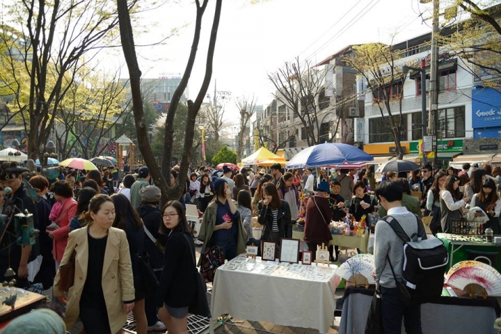 韓國首爾景點 弘益大學校園及弘大前街弘大商圈 自由市場希望市場市集