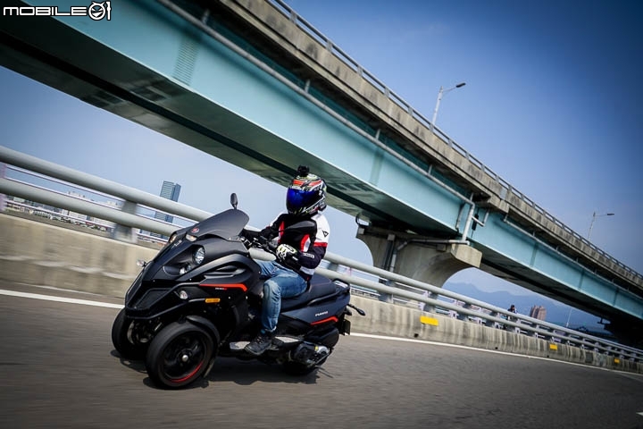 粗曠造型科技內在 Gilera Fuoco 500 三輪黃牌重機