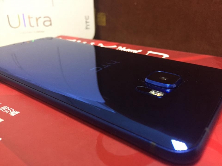  藍寶石特仕版HTC U Ultra 128G