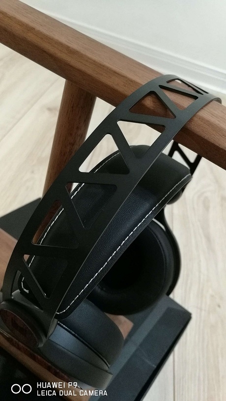 低調開箱 Monolith M560