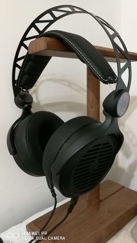 低調開箱 Monolith M560
