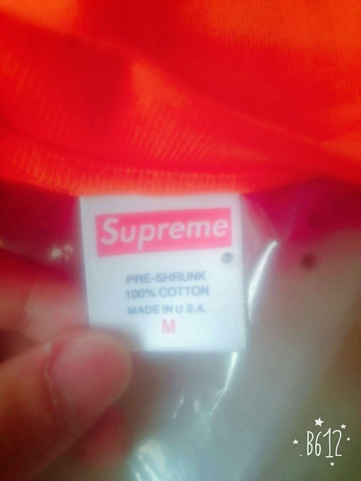 可幫我分辨一下這件Supreme真假