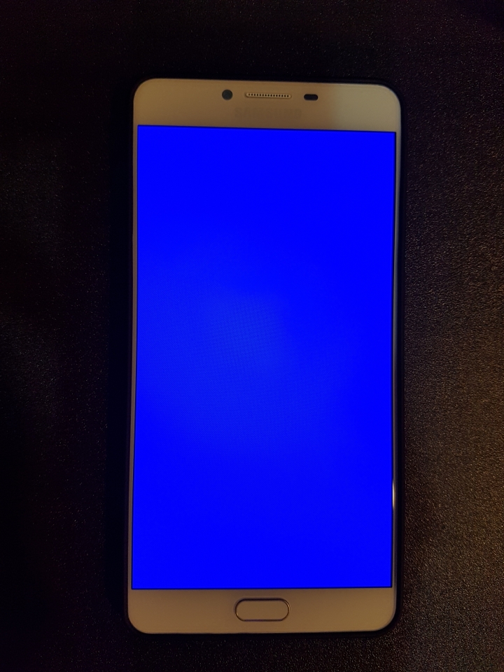 Samsung Galaxy C9 Pro螢幕黑邊框左右不均勻