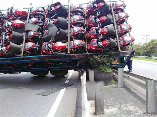 這載車司機平日有燒香
