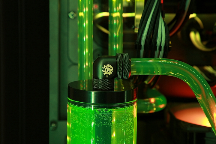 [分享] 6950X 水冷電腦組裝