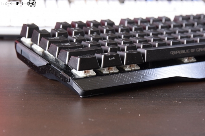 [信仰開箱] ASUS ROG Claymore RGB 青軸全彩機械式鍵盤