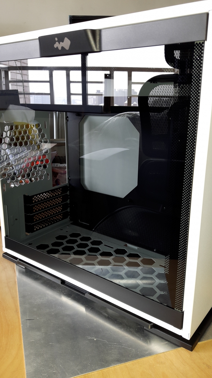 剛才收到的INWIN301，空箱未組裝