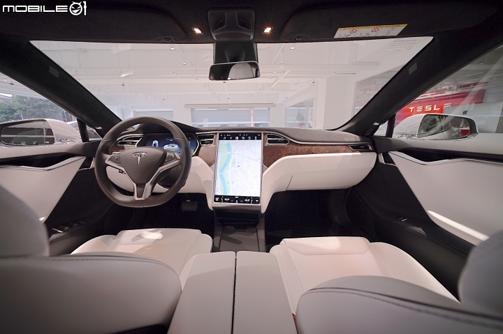 電電吃三碗公－Tesla內湖服務中心交車開箱