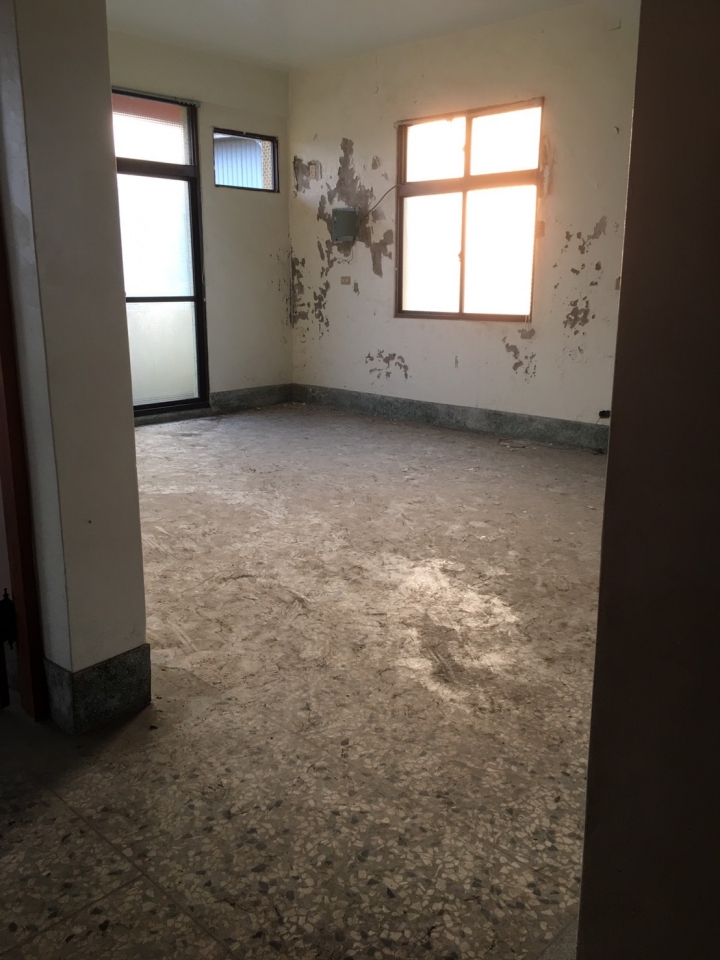 請教~~有裝潢經驗的人or室內設計師 問一下老屋格局配置(附圖)