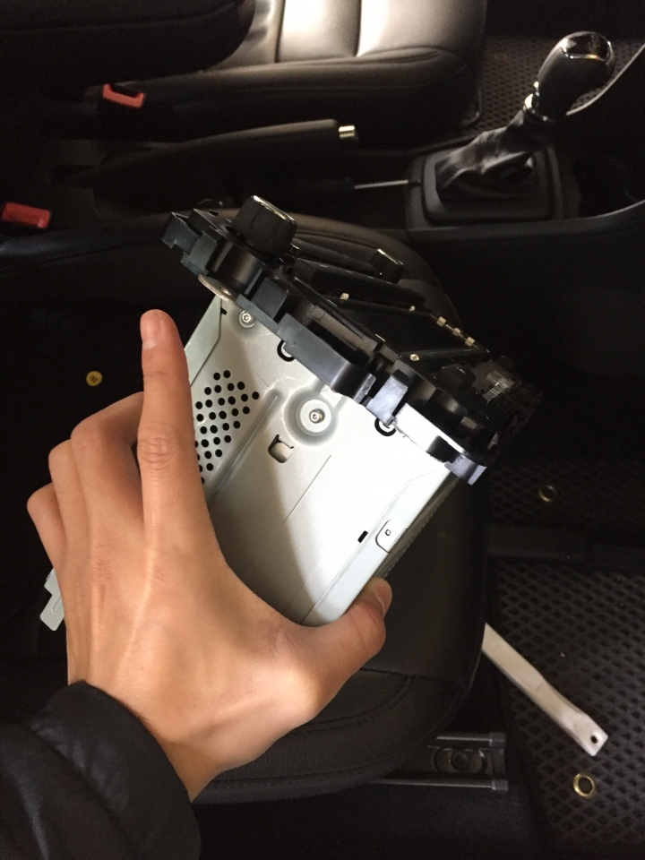 [開箱] sony xav-ax100 x 2013 Skoda Rapid