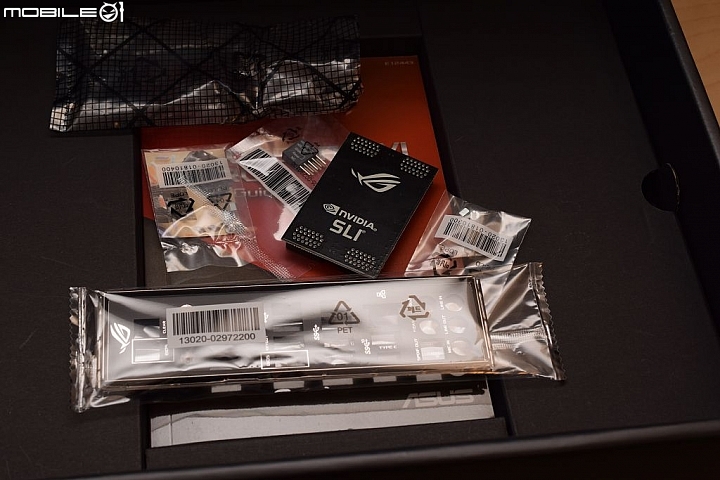 華碩 CROSSHAIR VI HERO 英雄．重返榮耀．AMD Ryzen 7 盒裝開箱