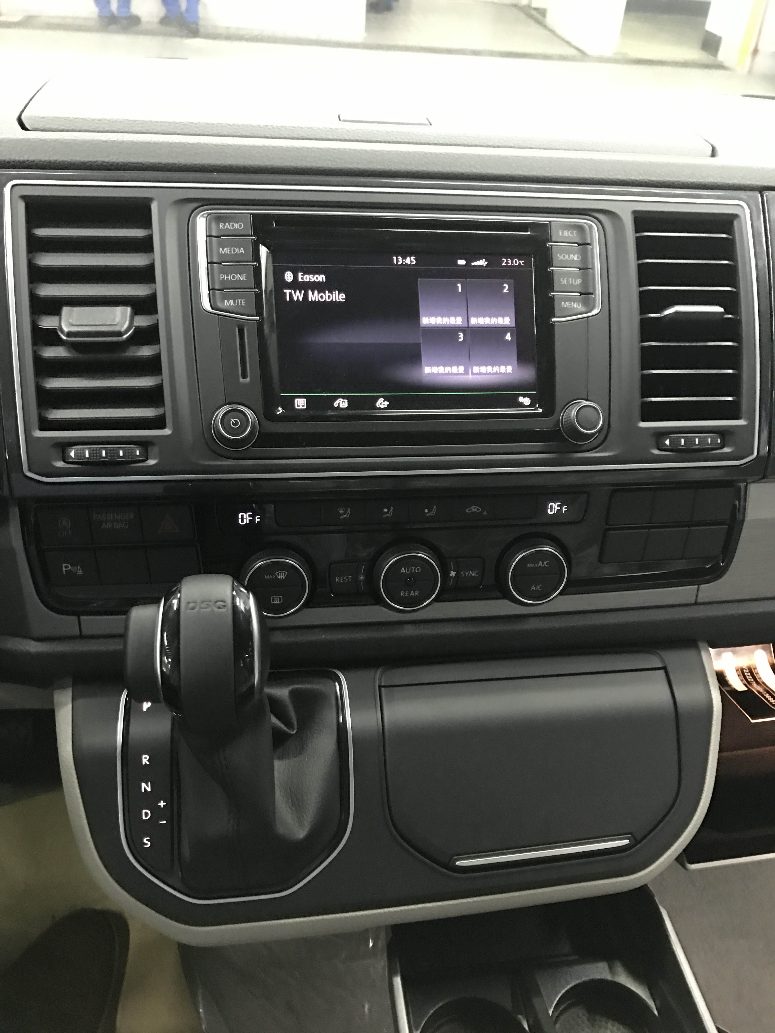 T6 VW California Beach