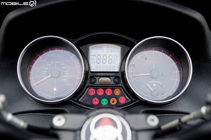 粗曠造型科技內在 Gilera Fuoco 500 三輪黃牌重機