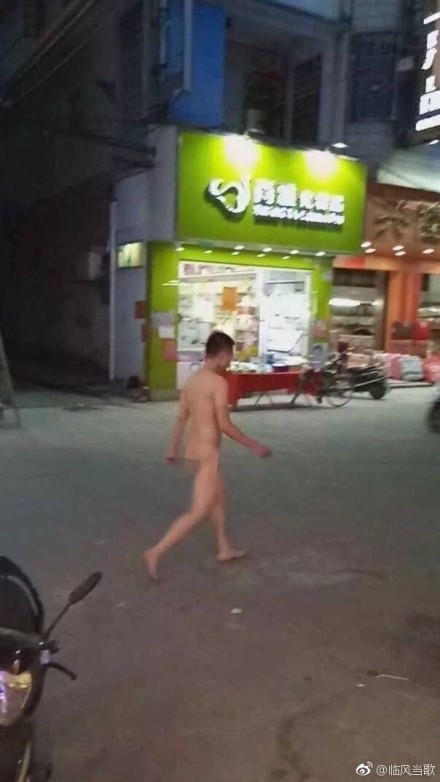 真爺們！說裸奔就裸奔！