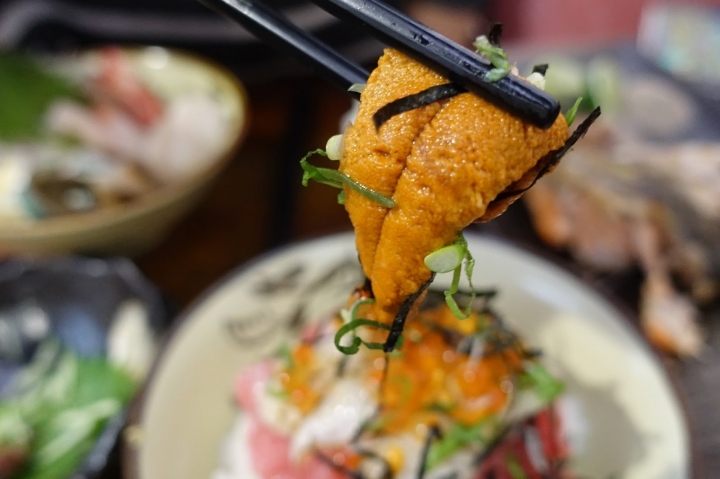 [食記] 畔の食堂。驚喜感十足的生魚片丼飯 用料超好的平價日式料理--鮑魚干貝丼、山藥四色丼(小巨蛋站)