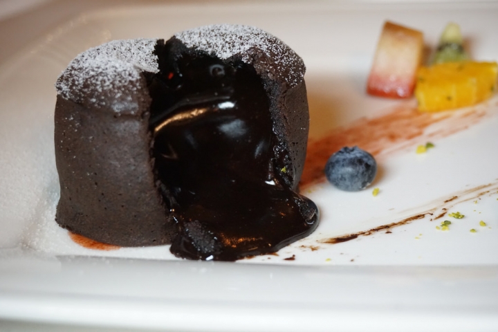 【松江南京站】 <香頌私宅洋樓>台北神秘私廚餐廳，帶點南洋風的兩層樓白色洋房，供應頂級美味料理與美酒，非常棒的用餐經驗！