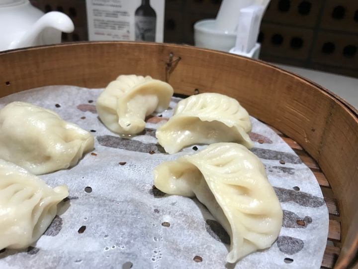 [食記] 新竹 新橋弄堂。烏魚子炒飯、湯包、蝦餃。一試成主顧!
