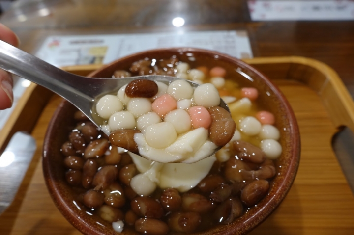 [食記] 豆花朴(中和店)。料好實在的有機豆花、燒仙草、芝麻糊! 健康取向的養身甜品!