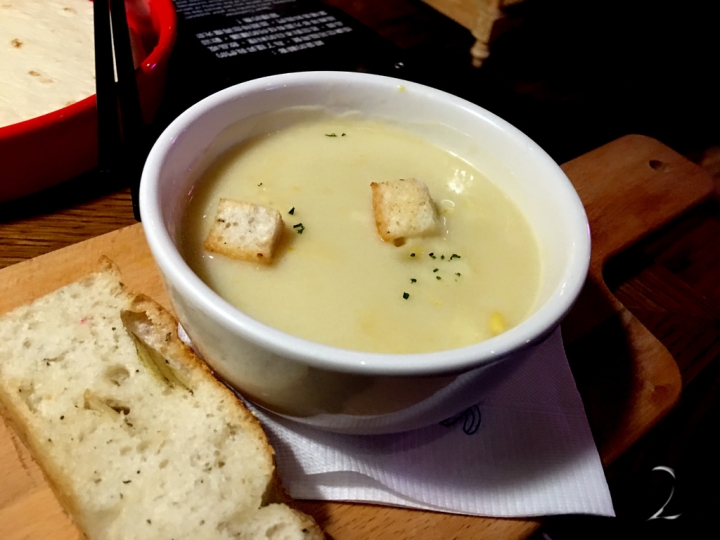 台中西屯冒煙的喬墨西哥餐廳裡面還有泰式料理西班牙料理聚會同樂好地點