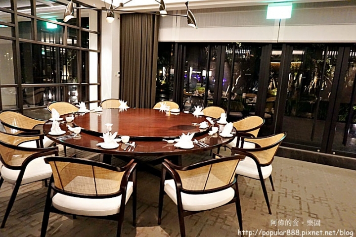 【桃園住宿】<大溪笠復威斯汀渡假酒店>每週五六及國訂假日推出晚間池畔吧!『儷軒』中餐廳的酸菜白肉鍋、牛肉麵超級好吃!