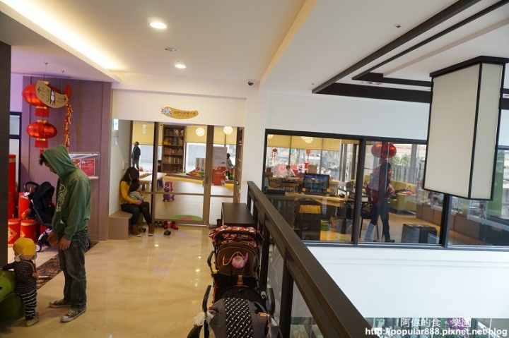 【宜蘭市】<悅川酒店>2017全新開幕的親子酒店,有超大的遊戲室,還有豐富藏書,每間客房也都有文學名著;兼具休閒與人文知性的漂亮酒店。