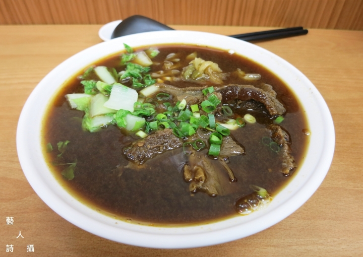 一碗80元的石牌十二號牛肉麵