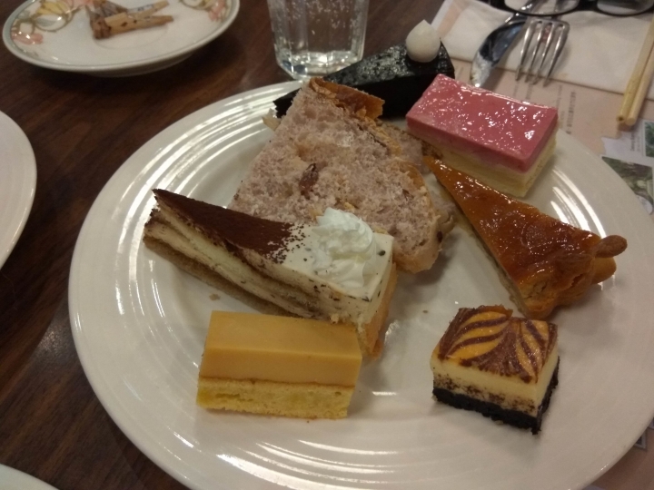 [歐式自助餐/下午茶]台中市福華飯店2F美樂琪餐廳下午茶食記~~ 蝦蟹多~甜點很好吃~~很推!