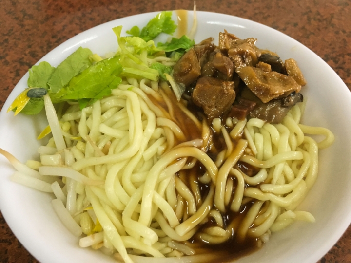 【美食。食記】彰化 永安街 誠意十足 滷菜不俗 阿桃素食 素食麵 菜麵 味素