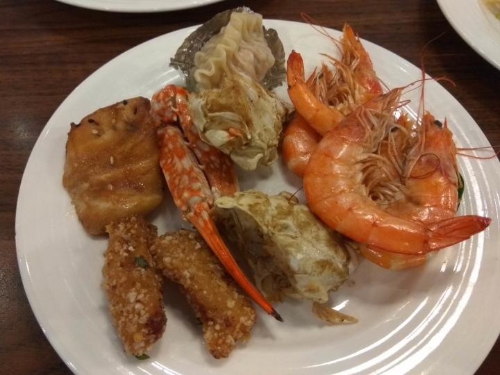 [歐式自助餐/下午茶]台中市福華飯店2F美樂琪餐廳下午茶食記~~ 蝦蟹多~甜點很好吃~~很推!