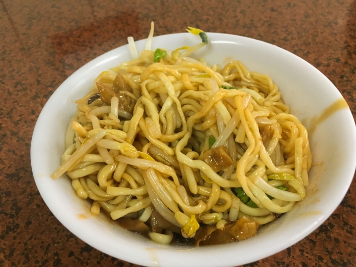 【美食。食記】彰化 永安街 誠意十足 滷菜不俗 阿桃素食 素食麵 菜麵 味素