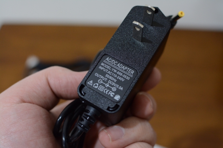[產品開箱]台源國際Tiaya LED微投影機(內建Android播放器電視盒)--隨身簡報露營方便