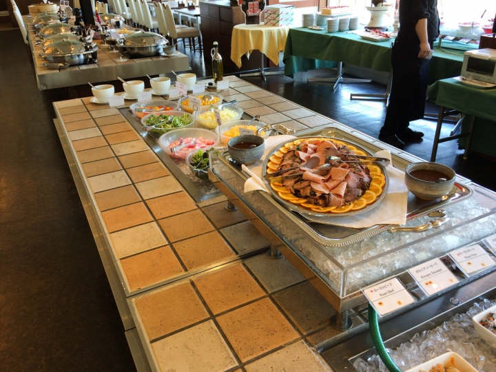 【美食。食記】東京 國際展示場 食材不俗 長輩適合 創菜Patio 台場 草莓 吃到飽 飯店 Buffet 推薦