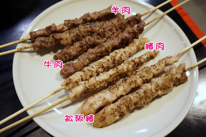 【中山國中站】〈維吾爾新疆碳烤〉大漠香料加孜然調味，使碳烤食材更香更美味，十年老店口碑不墜，靠的就是真材實料與真功夫!