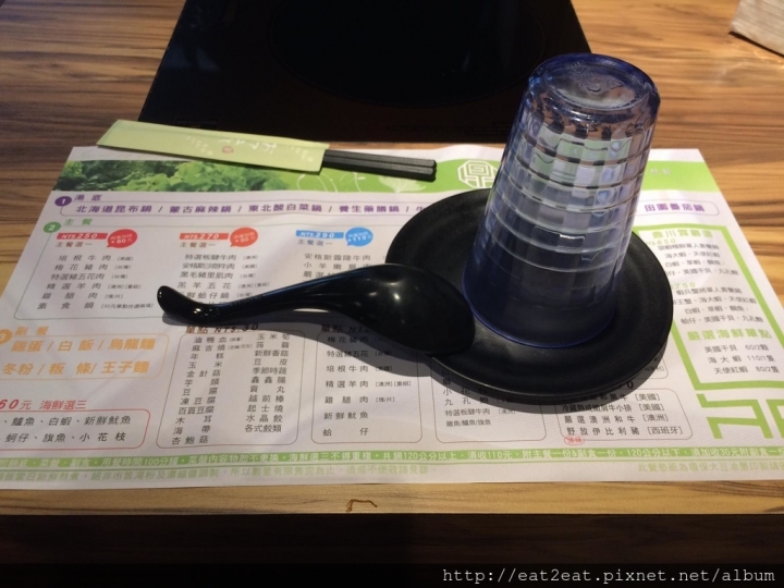 【新北板橋】重慶路 鼎川霖鍋物/8種湯底任選不加價/電磁爐共用鴛鴦鍋設計/大推雞腿塊、綜合魚片