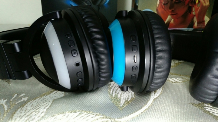 【隨手玩開箱】貓耳耳機2代無線多彩版，可換8種燈光與藍芽連結!!