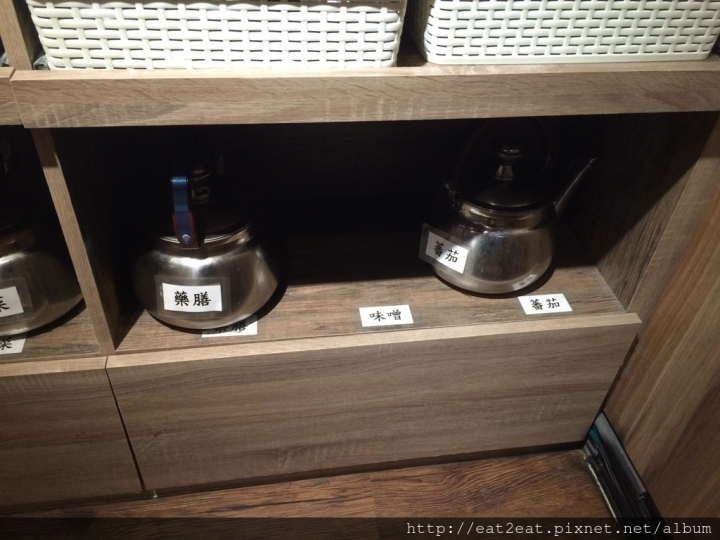 【新北板橋】重慶路 鼎川霖鍋物/8種湯底任選不加價/電磁爐共用鴛鴦鍋設計/大推雞腿塊、綜合魚片