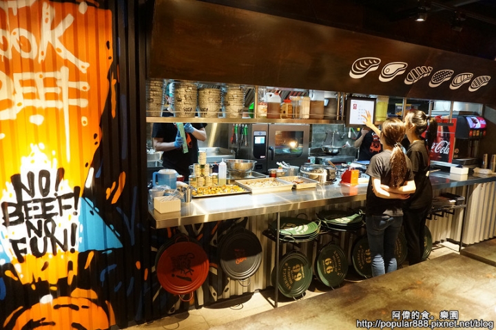 【市府站】王品集團全新品牌，使用美國Choice牛排以"舒肥法"讓牛排極軟嫩，外加水波蛋及蔬菜，一份牛排飯吃到撐！