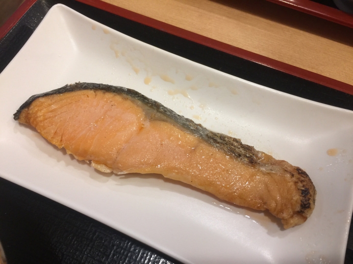 【食記】捷運台北車站。すき家(SUKIYA)站前店~來吃日式早餐拉