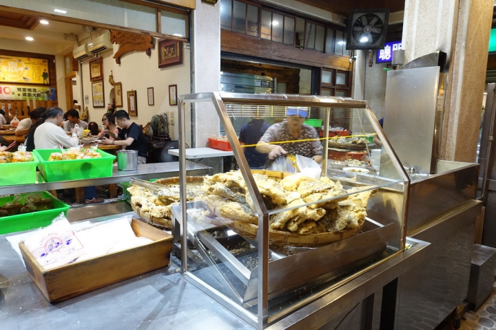 【食記】嘉義中正路。林聰明沙鍋魚頭(中正店)~人氣超旺的排隊美食