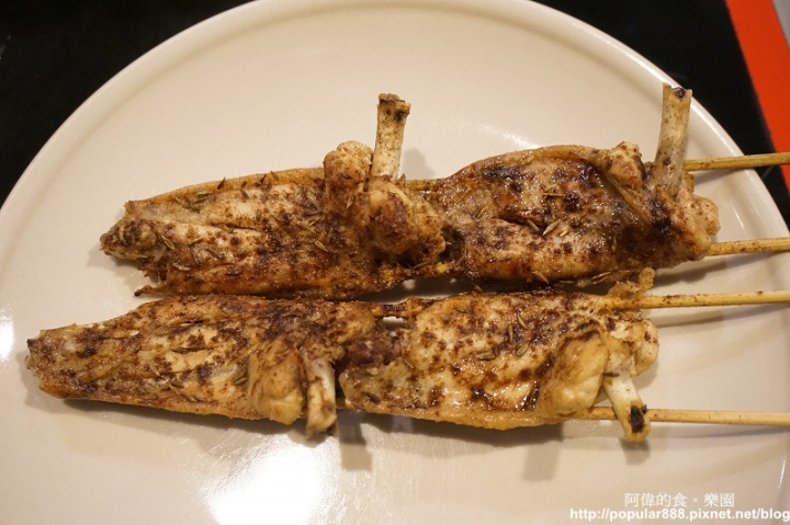 【中山國中站】〈維吾爾新疆碳烤〉大漠香料加孜然調味，使碳烤食材更香更美味，十年老店口碑不墜，靠的就是真材實料與真功夫!