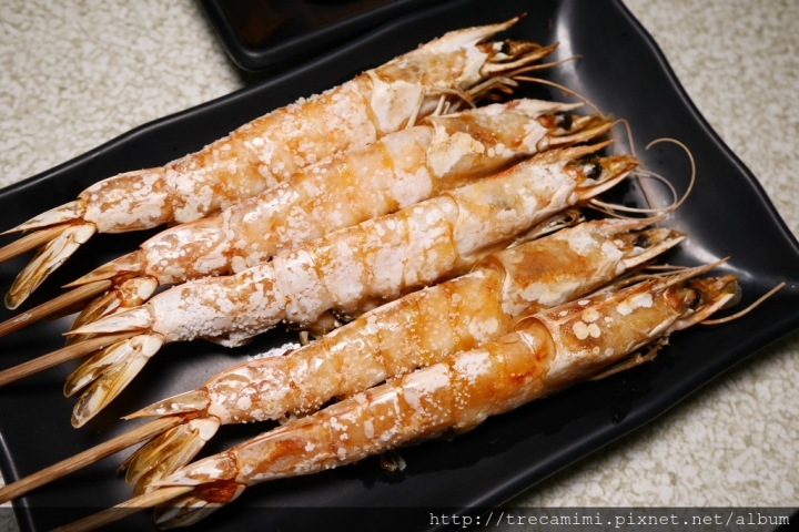 【食記】高雄我家帶皮羊肉海鮮燒烤-超低調的羊肉爐店家特製天使紅蝦鍋/附贈六道菜跟鹽烤蝦,便宜呷粗飽又新鮮!