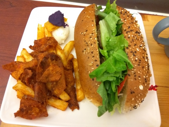 [早午餐/咖啡/麵包/飲料/蛋餅]彰化市基督教醫院附近巴特廚房早午餐食記~~生意好~ 人很多~~排隊店~