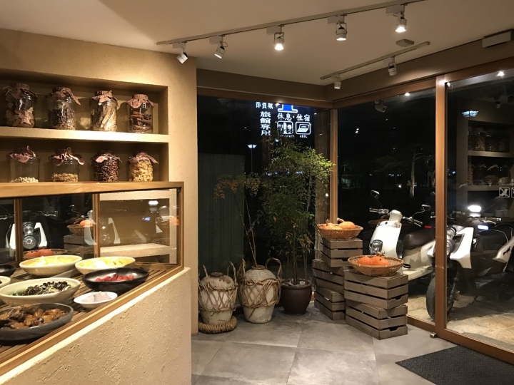 [食記] 新竹 新橋弄堂。烏魚子炒飯、湯包、蝦餃。一試成主顧!