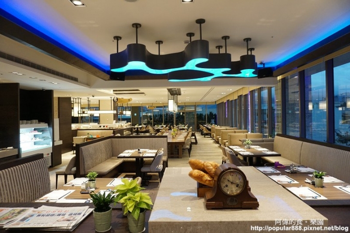 【宜蘭市】<悅川酒店>2017全新開幕的親子酒店,有超大的遊戲室,還有豐富藏書,每間客房也都有文學名著;兼具休閒與人文知性的漂亮酒店。