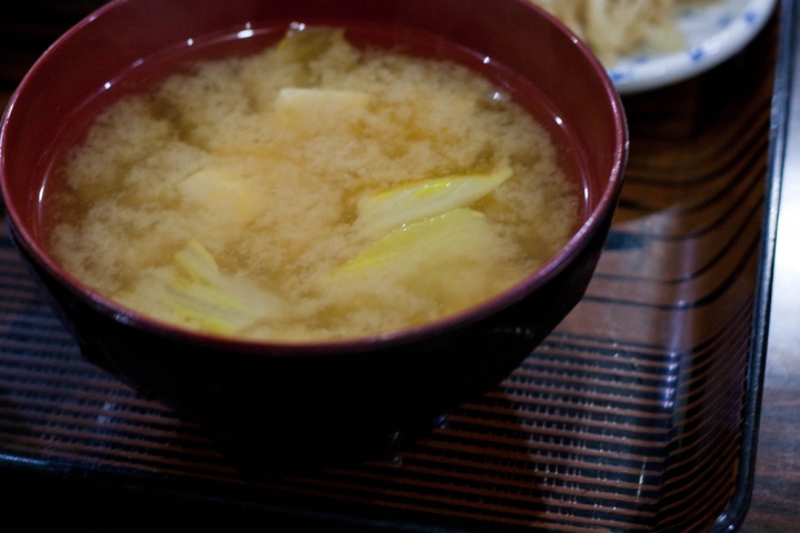 【美食。食記】東京 豊洲  台日差異的感動與痛苦 一村 味処いちむら 定食 炸牛排 漢堡 生魚片 日本料理 推薦